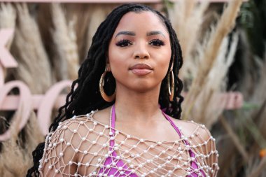 Amerikalı şarkıcı ve söz yazarı Chloe Bailey, 16 Nisan 2022 'de La Quinta, Riverside, Kaliforniya, ABD' de düzenlenen Merv Griffin Estate 'te düzenlenen REVOLVE X H.wood Group REVOLVE FESTIVAL 2022' ye katıldı.. 