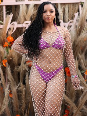 Amerikalı şarkıcı ve söz yazarı Chloe Bailey, 16 Nisan 2022 'de La Quinta, Riverside, Kaliforniya, ABD' de düzenlenen Merv Griffin Estate 'te düzenlenen REVOLVE X H.wood Group REVOLVE FESTIVAL 2022' ye katıldı.. 