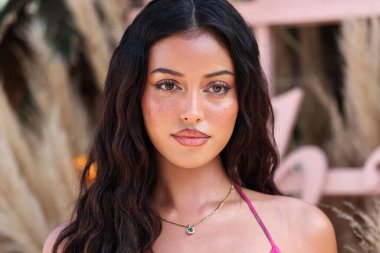 Model Cindy Kimberly, REVOLVE X 'e katılıyor. H.wood Group REVOLVE FESTIVAL 2022, 16 Nisan 2022, Merv Griffin Estate, La Quinta, Riverside, Kaliforniya, ABD.