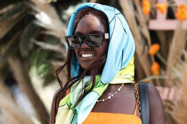 Avustralyalı model Duckie Thot, REVOLVE X 'e katılıyor. H.wood Group REVOLVE FESTIVAL 2022, 16 Nisan 2022, Merv Griffin Estate, La Quinta, Riverside, Kaliforniya, ABD.