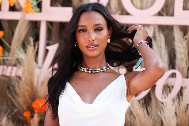 Amerikan model Jasmine Tookes, 16 Nisan 2022 'de La Quinta, Riverside, Kaliforniya, ABD' de düzenlenen Merv Griffin Malikanesi 'nde düzenlenen REVOLVE X H.wood Grubu REVOLVE FESTIVAL 2022' ye katıldı.. 