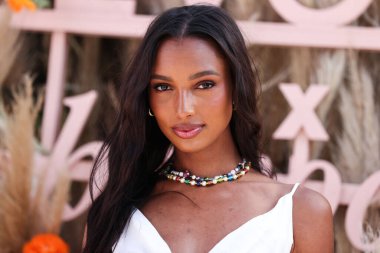 Amerikan model Jasmine Tookes, 16 Nisan 2022 'de La Quinta, Riverside, Kaliforniya, ABD' de düzenlenen Merv Griffin Malikanesi 'nde düzenlenen REVOLVE X H.wood Grubu REVOLVE FESTIVAL 2022' ye katıldı.. 