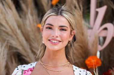 Kit Clementine Keenan, REVOLVE X 'e katılıyor. H.wood Group REVOLVE FESTIVAL 2022 Merv Griffin Malikanesi' nde 16 Nisan 2022 tarihinde La Quinta, Kaliforniya, ABD. 