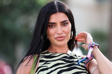 Model Nicole Williams English, REVOLVE X 'e katılıyor. H.wood Group REVOLVE FESTIVAL 2022, 16 Nisan 2022, Merv Griffin Estate, La Quinta, Riverside, Kaliforniya, ABD. 