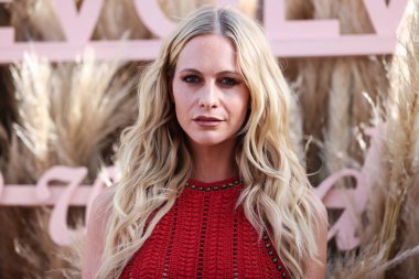 İngiliz model Poppy Delevingne, 16 Nisan 2022 'de La Quinta, Riverside, Kaliforniya, ABD' de düzenlenen Merv Griffin Malikanesi 'nde düzenlenen REVOLVE X H.wood Grubu REVOLVE FESTIVAL 2022' ye katıldı..