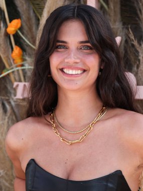 Portekizli süpermodel Sara Sampaio, 16 Nisan 2022 'de La Quinta, Riverside, Kaliforniya, ABD' de düzenlenen Merv Griffin Malikanesi 'nde düzenlenen H.wood Group REVOLVE FESTIVAL 2022' ye katılıyor..