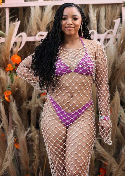 Amerikalı şarkıcı ve söz yazarı Chloe Bailey, 16 Nisan 2022 'de La Quinta, Riverside, Kaliforniya, ABD' de düzenlenen Merv Griffin Estate 'te düzenlenen REVOLVE X H.wood Group REVOLVE FESTIVAL 2022' ye katıldı.. 