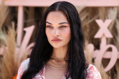 Avustralyalı model Shanina Shaik, 16 Nisan 2022 'de La Quinta, Riverside, Kaliforniya, ABD' de düzenlenen Merv Griffin Malikanesi 'nde düzenlenen REVOLVE X H.wood Grubu REVOLVE FESTIVAL 2022' ye katılıyor..