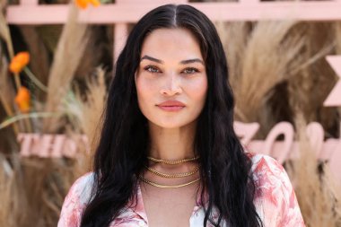 Avustralyalı model Shanina Shaik, 16 Nisan 2022 'de La Quinta, Riverside, Kaliforniya, ABD' de düzenlenen Merv Griffin Malikanesi 'nde düzenlenen REVOLVE X H.wood Grubu REVOLVE FESTIVAL 2022' ye katılıyor.. 