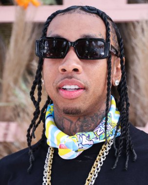 Amerikalı rapçi Tyga (Micheal Ray Stevenson), 16 Nisan 2022 'de La Quinta, Riverside, Kaliforniya, ABD' de düzenlenen REVOLVE REVOLVE FESTIVAL 2022 H.wood Grubu 'na katıldı.. 