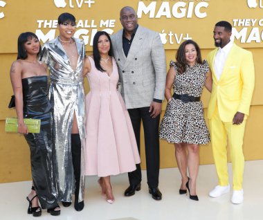 Elisa Johnson, EJ Johnson, Cookie Johnson, Magic Johnson, Lisa Johnson ve Andre Johnson, 14 Nisan 2022 'de Westwood, Los Angeles, Kaliforniya' daki Regency Village Theatre 'da düzenlenen Apple' ın 