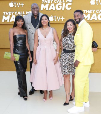 Elisa Johnson, Magic Johnson, Cookie Johnson, Lisa Johnson ve Andre Johnson, 14 Nisan 2022 'de Westwood, Los Angeles, Kaliforniya, ABD' deki Regency Village Theatre 'da düzenlenen Apple' ın 