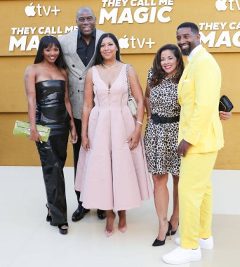 Elisa Johnson, Magic Johnson, Cookie Johnson, Lisa Johnson ve Andre Johnson, 14 Nisan 2022 'de Westwood, Los Angeles, Kaliforniya, ABD' deki Regency Village Theatre 'da düzenlenen Apple' ın 