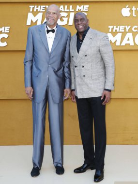 Kareem Abdul-Jabbar ve Magic Johnson, 14 Nisan 2022 'de Westwood, Los Angeles, Kaliforniya, ABD' deki Regency Village Theatre 'da düzenlenen Apple' ın 
