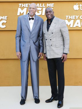 Kareem Abdul-Jabbar ve Magic Johnson, 14 Nisan 2022 'de Westwood, Los Angeles, Kaliforniya, ABD' deki Regency Village Theatre 'da düzenlenen Apple' ın 