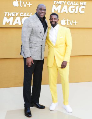 Magic Johnson ve Andre Johnson, 14 Nisan 2022 'de Westwood, Los Angeles, Kaliforniya, ABD' deki Regency Village Theatre 'da düzenlenen Apple' ın 