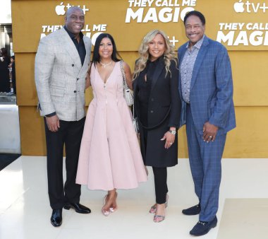 Magic Johnson, Cookie Johnson, Tonya Winfield ve Dave Winfield, 14 Nisan 2022 'de Westwood, Los Angeles, Kaliforniya, ABD' deki Regency Village Theatre 'da düzenlenen Apple' ın 