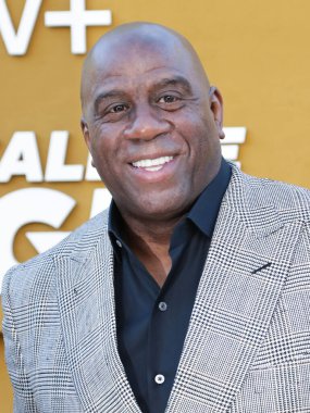 Amerikalı eski profesyonel basketbolcu Magic Johnson (Earvin Johnson Jr.), 14 Nisan 2022 'de Westwood, Los Angeles, Kaliforniya, ABD' deki Regency Village Theatre 'da düzenlenen Apple' ın 'They Call Me Magic' adlı oyununun Los Angeles galasına geldi.