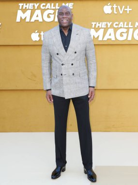 Amerikalı eski profesyonel basketbolcu Magic Johnson (Earvin Johnson Jr.), 14 Nisan 2022 'de Westwood, Los Angeles, Kaliforniya, ABD' deki Regency Village Theatre 'da düzenlenen Apple' ın 'They Call Me Magic' adlı oyununun Los Angeles galasına geldi.