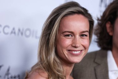 LOS ANGELES, CALIFORNIA, ABD - 10 Nisan 2022: Brie Larson, The Daily Front Row 'un 6. Moda Los Angeles Ödülleri' ne sunar Evet Ben Cacharel, Fas yağı, Güneş gözlüğü, MCM, FIJI, Fısıldayan Melek Hut