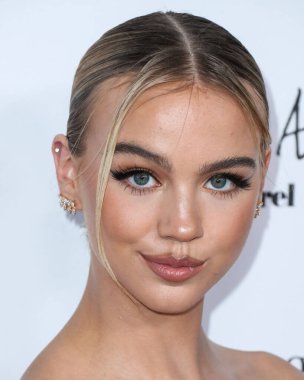 BEVERLY HILLS, LOS ANGELES, CALIFORNIA, ABD - 10 NİSAN 2022: Emma Brooks McAllister The Daily Front Row 'un 6. Moda Ödülleri' ne geldi.