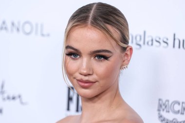 BEVERLY HILLS, LOS ANGELES, CALIFORNIA, ABD - 10 NİSAN 2022: Emma Brooks McAllister The Daily Front Row 'un 6. Moda Ödülleri' ne geldi.