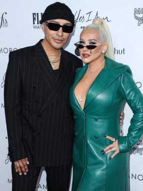 Etienne Ortega ve Christina Aguilera, Beverly Wilshire 'da düzenlenen Yes I Am Cacharel, Fas yağı, Sunglass Hut, MCM, FIJI, Whispering Angel ve Sleep Spa Hastens tarafından sunulan The Daily Front Row' un 6.