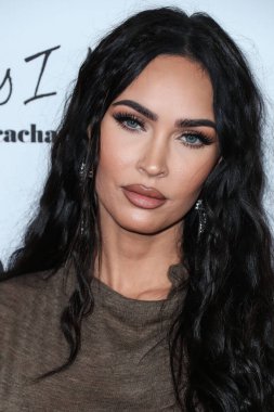 Beverly Hills, Birleşik Devletler. 10 Nisan 2022 'de Amerikan aktris Megan Fox, Yes I Am Cacharel, Fas yağı, Sunglass Hut, MCM, FIJI, Whispering Angel, Sleep Spa Hastens tarafından sunulan The Daily Front Row' un 6. 
