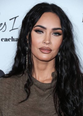 Beverly Hills, Birleşik Devletler. 10 Nisan 2022 'de Amerikan aktris Megan Fox, Yes I Am Cacharel, Fas yağı, Sunglass Hut, MCM, FIJI, Whispering Angel, Sleep Spa Hastens tarafından sunulan The Daily Front Row' un 6. 