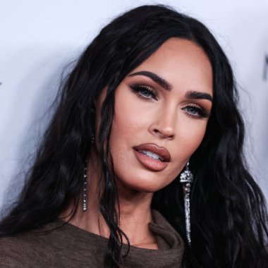Beverly Hills, Birleşik Devletler. 10 Nisan 2022 'de Amerikan aktris Megan Fox, Yes I Am Cacharel, Fas yağı, Sunglass Hut, MCM, FIJI, Whispering Angel, Sleep Spa Hastens tarafından sunulan The Daily Front Row' un 6. 