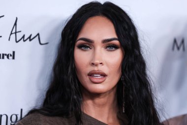Beverly Hills, Birleşik Devletler. 10 Nisan 2022 'de Amerikan aktris Megan Fox, Yes I Am Cacharel, Fas yağı, Sunglass Hut, MCM, FIJI, Whispering Angel, Sleep Spa Hastens tarafından sunulan The Daily Front Row' un 6. 