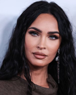 Beverly Hills, Birleşik Devletler. 10 Nisan 2022 'de Amerikan aktris Megan Fox, Yes I Am Cacharel, Fas yağı, Sunglass Hut, MCM, FIJI, Whispering Angel, Sleep Spa Hastens tarafından sunulan The Daily Front Row' un 6. 