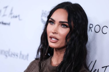 Beverly Hills, Birleşik Devletler. 10 Nisan 2022 'de Amerikan aktris Megan Fox, Yes I Am Cacharel, Fas yağı, Sunglass Hut, MCM, FIJI, Whispering Angel, Sleep Spa Hastens tarafından sunulan The Daily Front Row' un 6. 