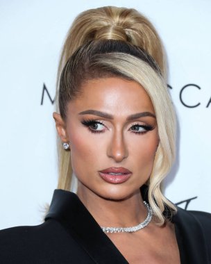 Beverly Hills, Birleşik Devletler. 10 Nisan 2022 'de. Paris Hilton, Area 'nın kıyafetlerini giyip The Daily Front Row' un 6. Geleneksel Los Angeles Moda Ödülleri 'ne geldi. Sunar: Yes Am Cacharel, Fas yağı, güneş gözlüğü kulübe, MCM, FIJI, Fısıldayan Melek.