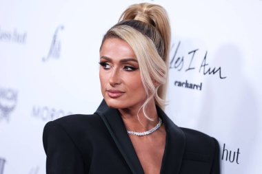 Beverly Hills, Birleşik Devletler. 10 Nisan 2022 'de. Paris Hilton, Area 'nın kıyafetlerini giyip The Daily Front Row' un 6. Geleneksel Los Angeles Moda Ödülleri 'ne geldi. Sunar: Yes Am Cacharel, Fas yağı, güneş gözlüğü kulübe, MCM, FIJI, Fısıldayan Melek.
