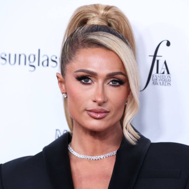 Beverly Hills, Birleşik Devletler. 10 Nisan 2022 'de. Paris Hilton, Area 'nın kıyafetlerini giyip The Daily Front Row' un 6. Geleneksel Los Angeles Moda Ödülleri 'ne geldi. Sunar: Yes Am Cacharel, Fas yağı, güneş gözlüğü kulübe, MCM, FIJI, Fısıldayan Melek.
