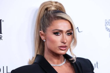 Beverly Hills, Birleşik Devletler. 10 Nisan 2022 'de. Paris Hilton, Area 'nın kıyafetlerini giyip The Daily Front Row' un 6. Geleneksel Los Angeles Moda Ödülleri 'ne geldi. Sunar: Yes Am Cacharel, Fas yağı, güneş gözlüğü kulübe, MCM, FIJI, Fısıldayan Melek.