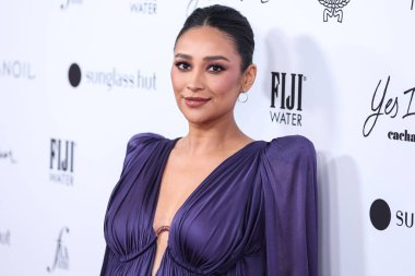 BEVERLY HILLS, LOS ANGELES, CALIFORNIA, ABD - 10 NİSAN: Lanvin 'in giydiği Kanadalı aktris Shay Mitchell, The Daily Front Row' un 6. 