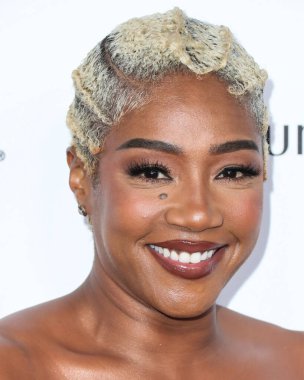 Beverly Hills, Birleşik Devletler. 10 Nisan 2022 'de. Brandon Maxwell elbisesi giyen Amerikalı komedyen Tiffany Haddish, The Daily Front Row 'un 6. Moda Ödülleri' ne geldi. 