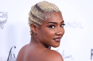 Beverly Hills, Birleşik Devletler. 10 Nisan 2022 'de. Brandon Maxwell elbisesi giyen Amerikalı komedyen Tiffany Haddish, The Daily Front Row 'un 6. Moda Ödülleri' ne geldi. 