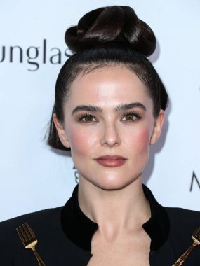 Moschino giyen Zoey Deutch, Beverly Wilshire 'da düzenlenen 