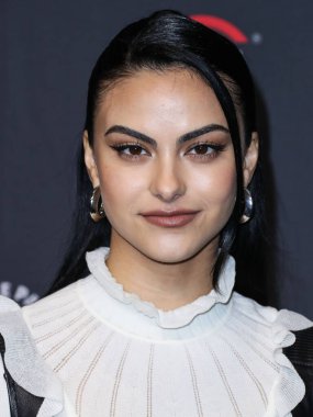 Amerikalı aktris Camila Mendes, 9 Nisan 2022 'de Hollywood, Los Angeles, Kaliforniya, ABD' deki Dolby Tiyatrosu 'nda düzenlenen 2022 PaleyFest LA' e geldi.. 