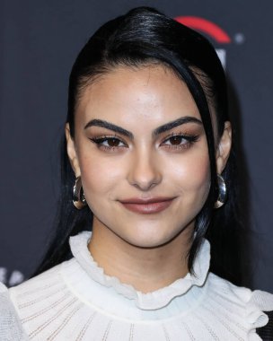 Amerikalı aktris Camila Mendes, 9 Nisan 2022 'de Hollywood, Los Angeles, Kaliforniya, ABD' deki Dolby Tiyatrosu 'nda düzenlenen 2022 PaleyFest LA' e geldi.. 