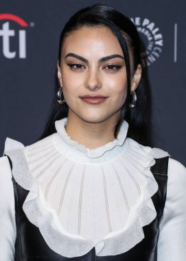 Amerikalı aktris Camila Mendes, 9 Nisan 2022 'de Hollywood, Los Angeles, Kaliforniya, ABD' deki Dolby Tiyatrosu 'nda düzenlenen 2022 PaleyFest LA' e geldi.. 