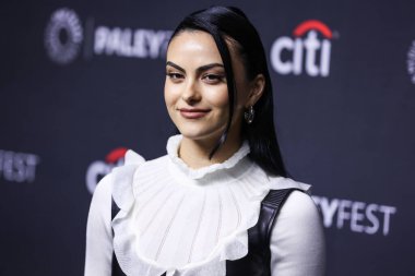 Amerikalı aktris Camila Mendes, 9 Nisan 2022 'de Hollywood, Los Angeles, Kaliforniya, ABD' deki Dolby Tiyatrosu 'nda düzenlenen 2022 PaleyFest LA' e geldi.. 