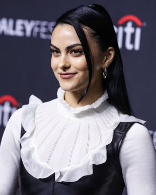 Amerikalı aktris Camila Mendes, 9 Nisan 2022 'de Hollywood, Los Angeles, Kaliforniya, ABD' deki Dolby Tiyatrosu 'nda düzenlenen 2022 PaleyFest LA' e geldi.. 