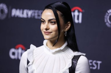 Amerikalı aktris Camila Mendes, 9 Nisan 2022 'de Hollywood, Los Angeles, Kaliforniya, ABD' deki Dolby Tiyatrosu 'nda düzenlenen 2022 PaleyFest LA' e geldi.. 
