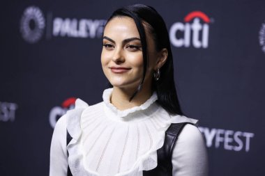 Amerikalı aktris Camila Mendes, 9 Nisan 2022 'de Hollywood, Los Angeles, Kaliforniya, ABD' deki Dolby Tiyatrosu 'nda düzenlenen 2022 PaleyFest LA' e geldi.. 