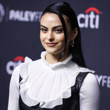Amerikalı aktris Camila Mendes, 9 Nisan 2022 'de Hollywood, Los Angeles, Kaliforniya, ABD' deki Dolby Tiyatrosu 'nda düzenlenen 2022 PaleyFest LA' e geldi.. 