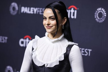 Amerikalı aktris Camila Mendes, 9 Nisan 2022 'de Hollywood, Los Angeles, Kaliforniya, ABD' deki Dolby Tiyatrosu 'nda düzenlenen 2022 PaleyFest LA' e geldi.. 
